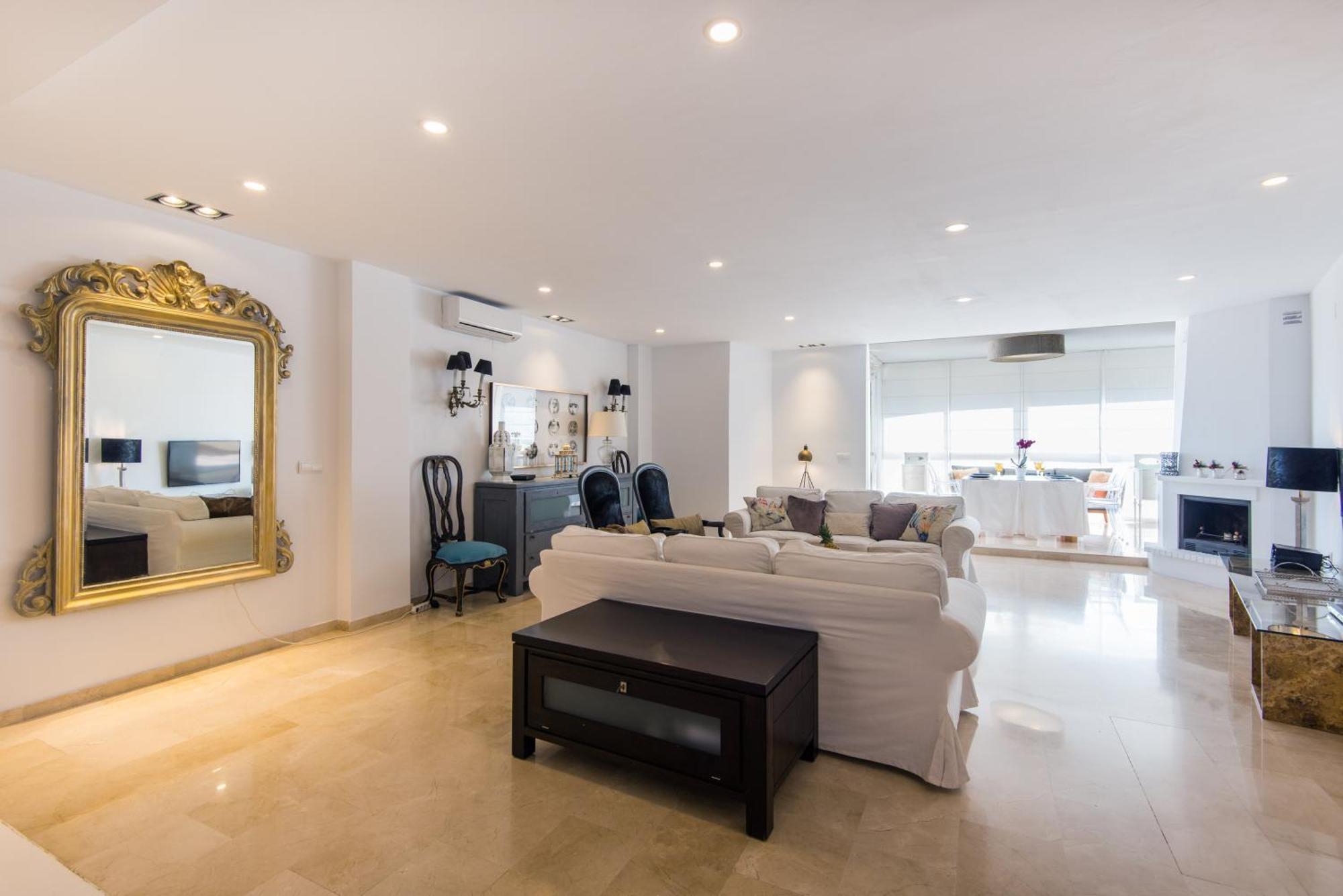 ベナルマデナRoyal Torrequebrada Exclusivo Apartamento Cerca De La Playaアパートメント エクステリア 写真
